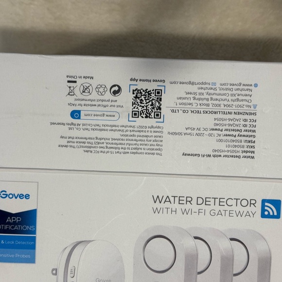 Govee White Drip And Leak Water Detector 3 With Wifi Gateway - 3 Pack - Picture 4 of 4